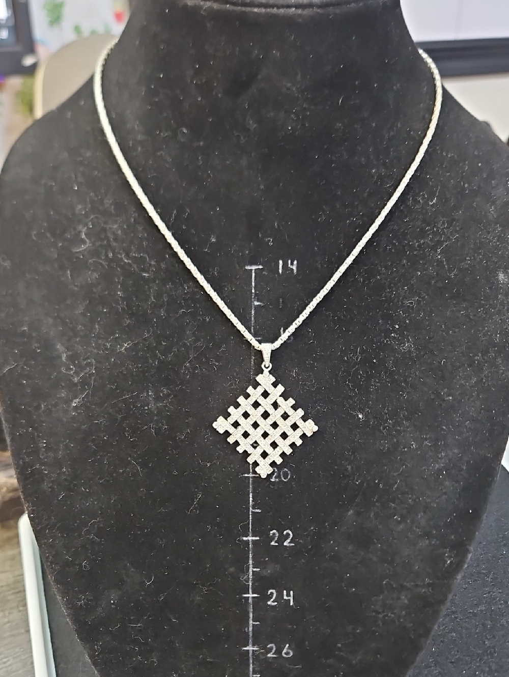 Dazzling Silver Lattice Pendant Necklace for Women